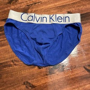 NWOT. Calvin Klein men’s briefs, size Med. Royal blue